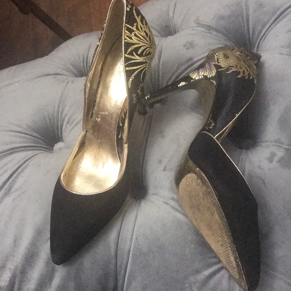 Pointed toe pump - Picture 2 of 4